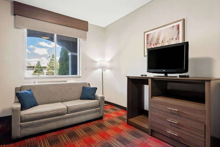 Room 9 of 31